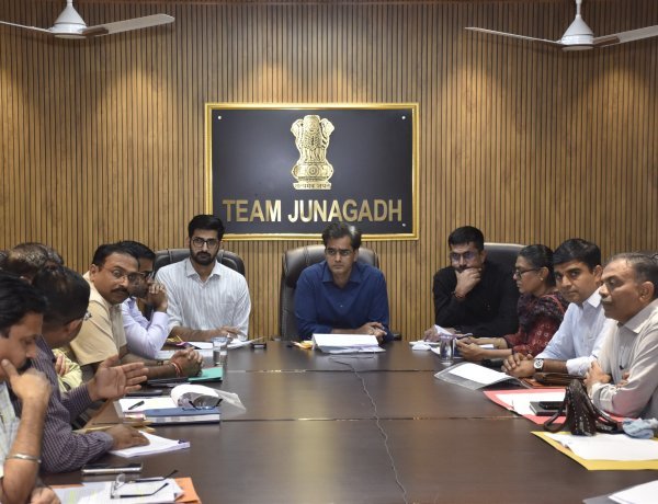 જૂનાગઢમાં જિલ્લા સ્વાગત કાર્યક્રમ યોજાયો, કલેક્ટર યોગેશ ચૌધરીએ નાગરિકોની ફરિયાદો સાંભળી ઝડપી નિકાલ માટે આપ્યા આદેશ