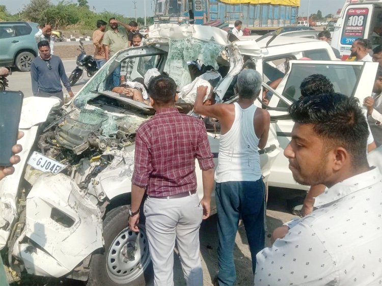 ભાવનગર નજીક ટ્રેલર પાછળ બોલેરો ઘુસી જતાં ૬ના મોત