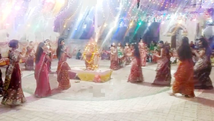 સોનાનો ગરબો શીરે.. અંબે માં ચાલો ધીરે ધીરે.. જાેષીપરાનાં આદર્શનગર-રમાં નવદુર્ગા ગરબી મંડળ દ્વારા નવરાત્રીનું ભવ્ય આયોજન
