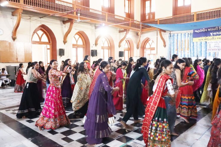 બહાઉદ્દીન સરકારી વિનયન કોલેજ ખાતે રાસ-ગરબા મહોત્સવ યોજાયો